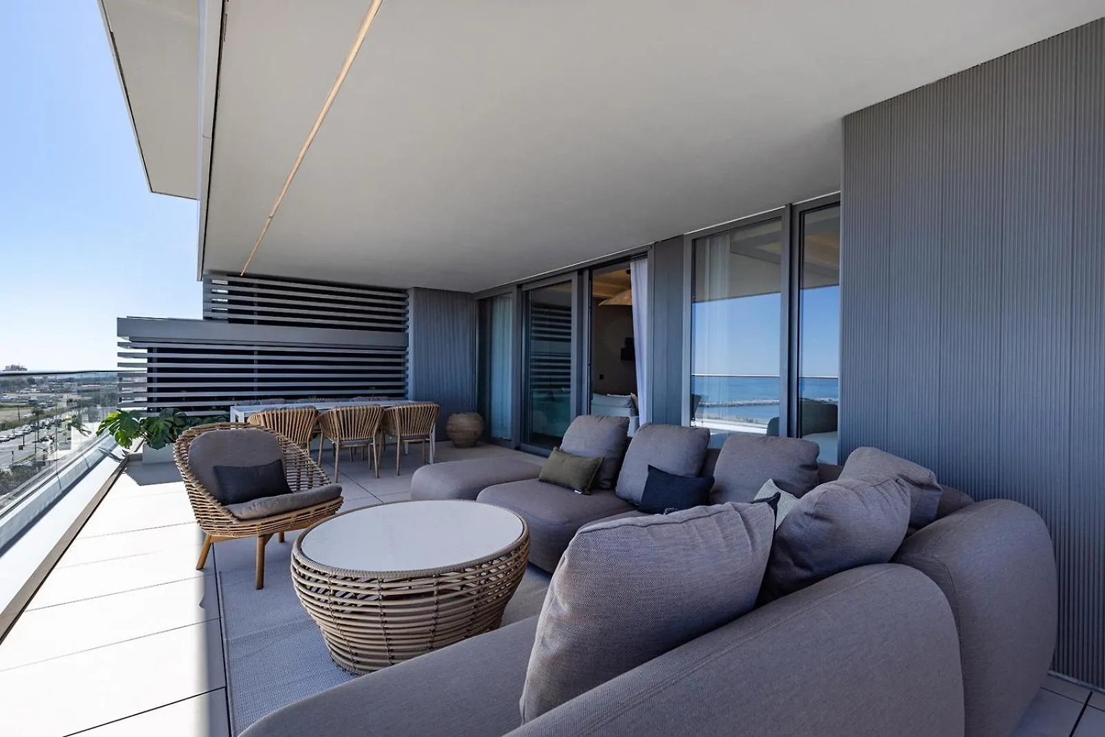 Luxury Beach Front 2 Bed Apartment In Malaga Towers