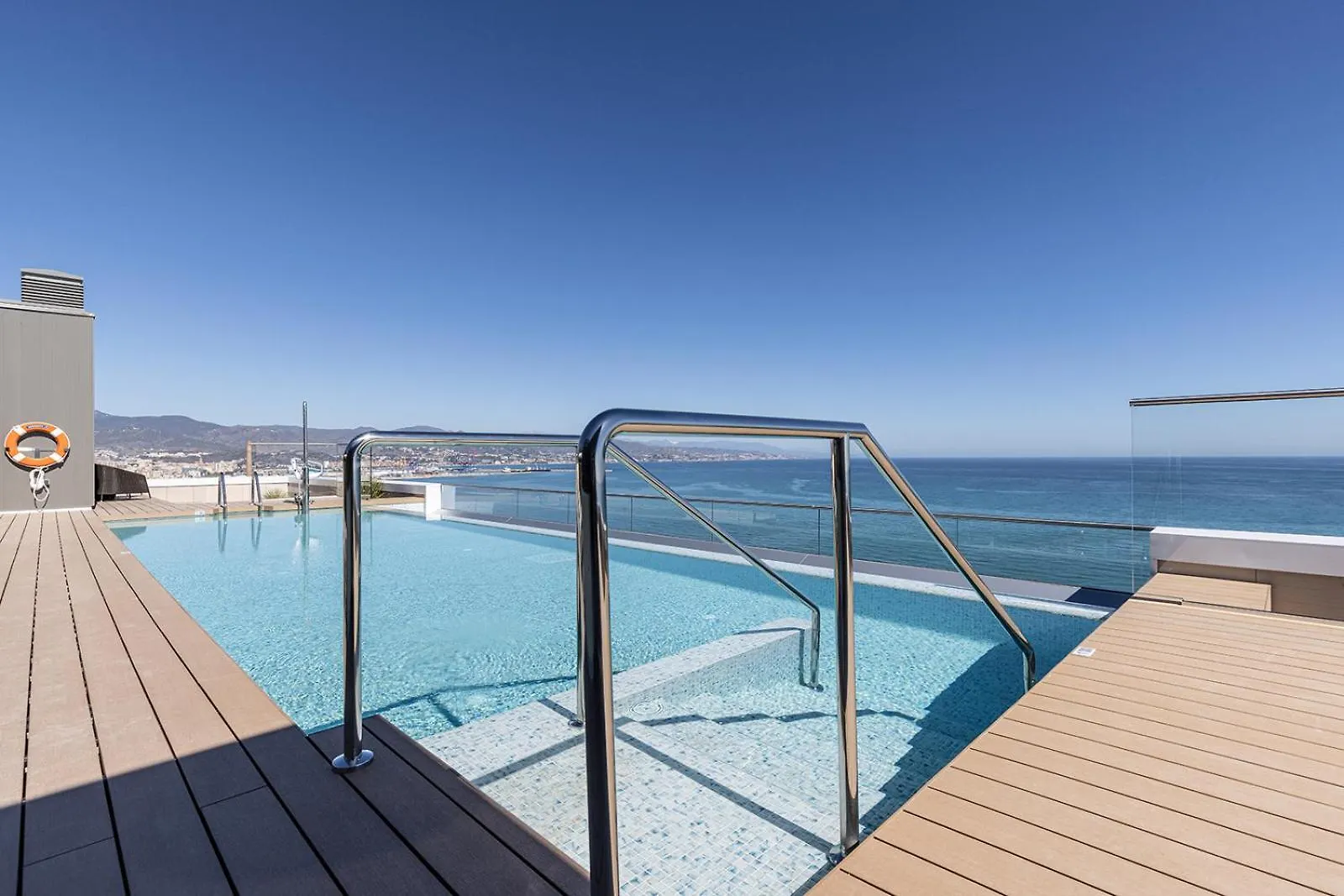 Luxury Beach Front 2 Bed Apartment In Malaga Towers 0*,
