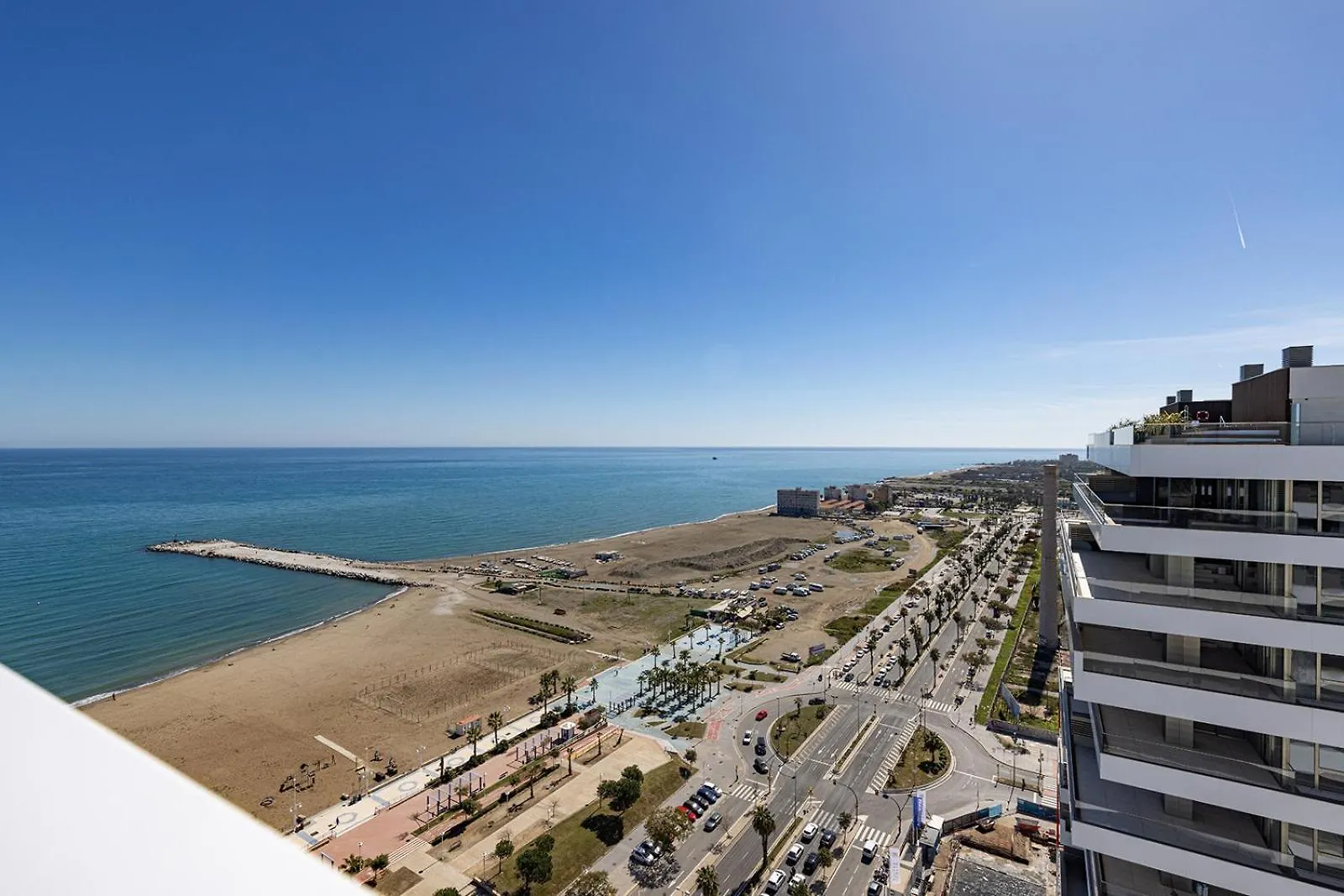 Luxury Beach Front 2 Bed Apartment In Malaga Towers