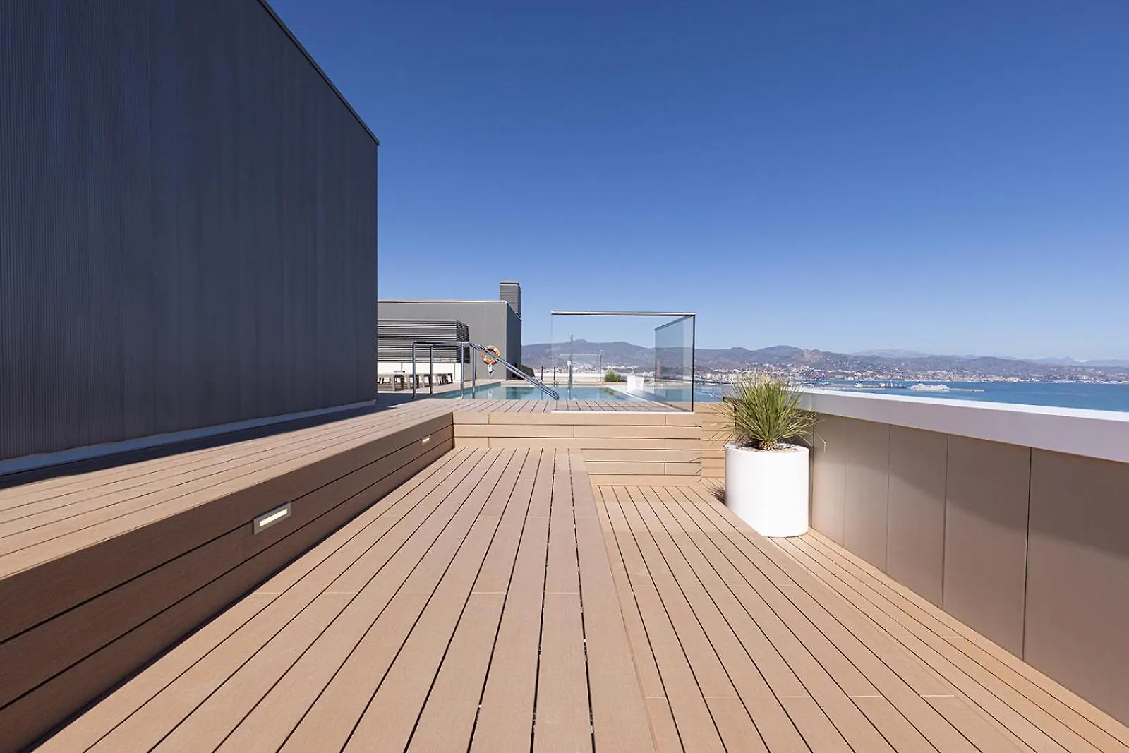 Luxury Beach Front 2 Bed Apartment In Malaga Towers 0*,