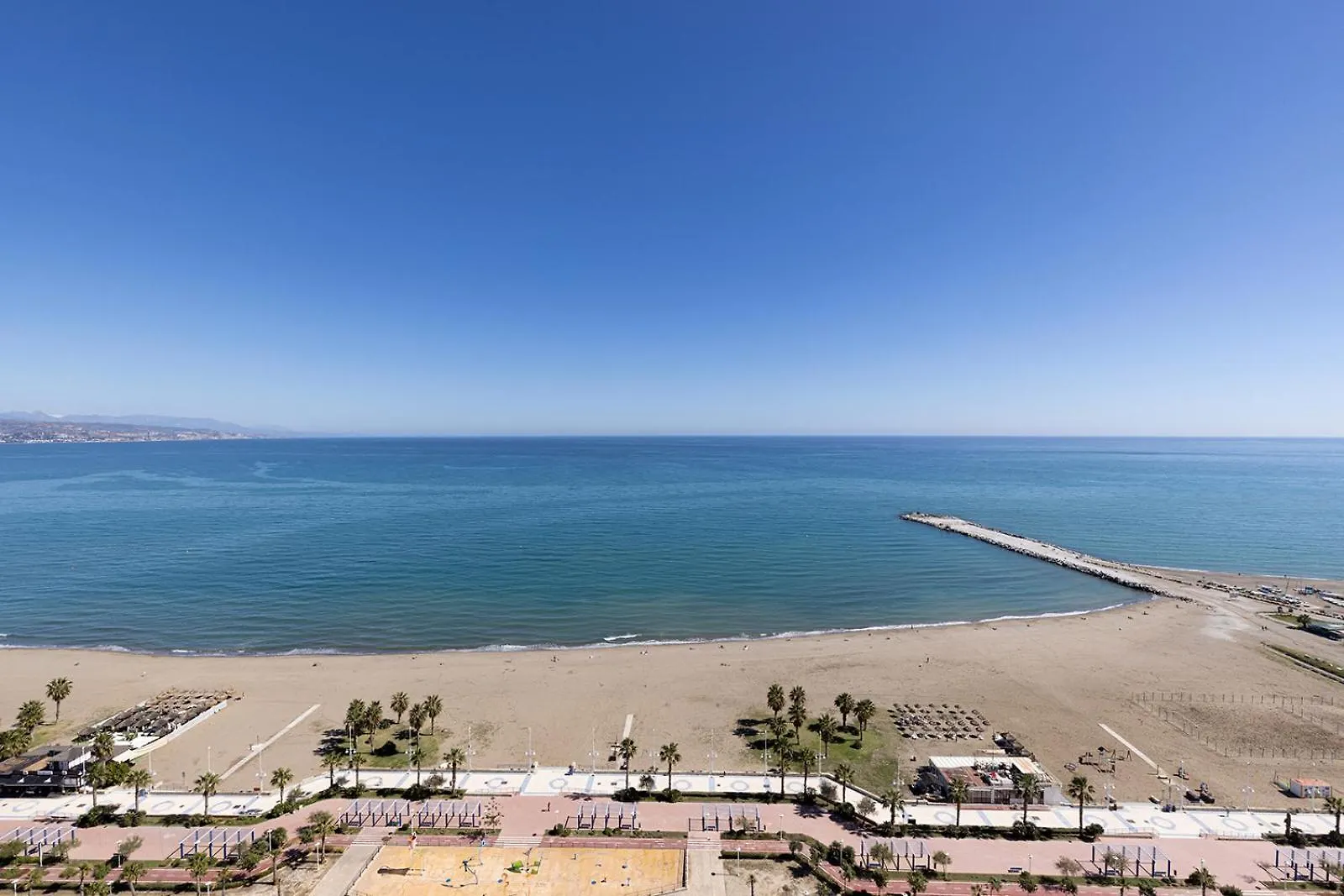 Luxury Beach Front 2 Bed Apartment In Malaga Towers