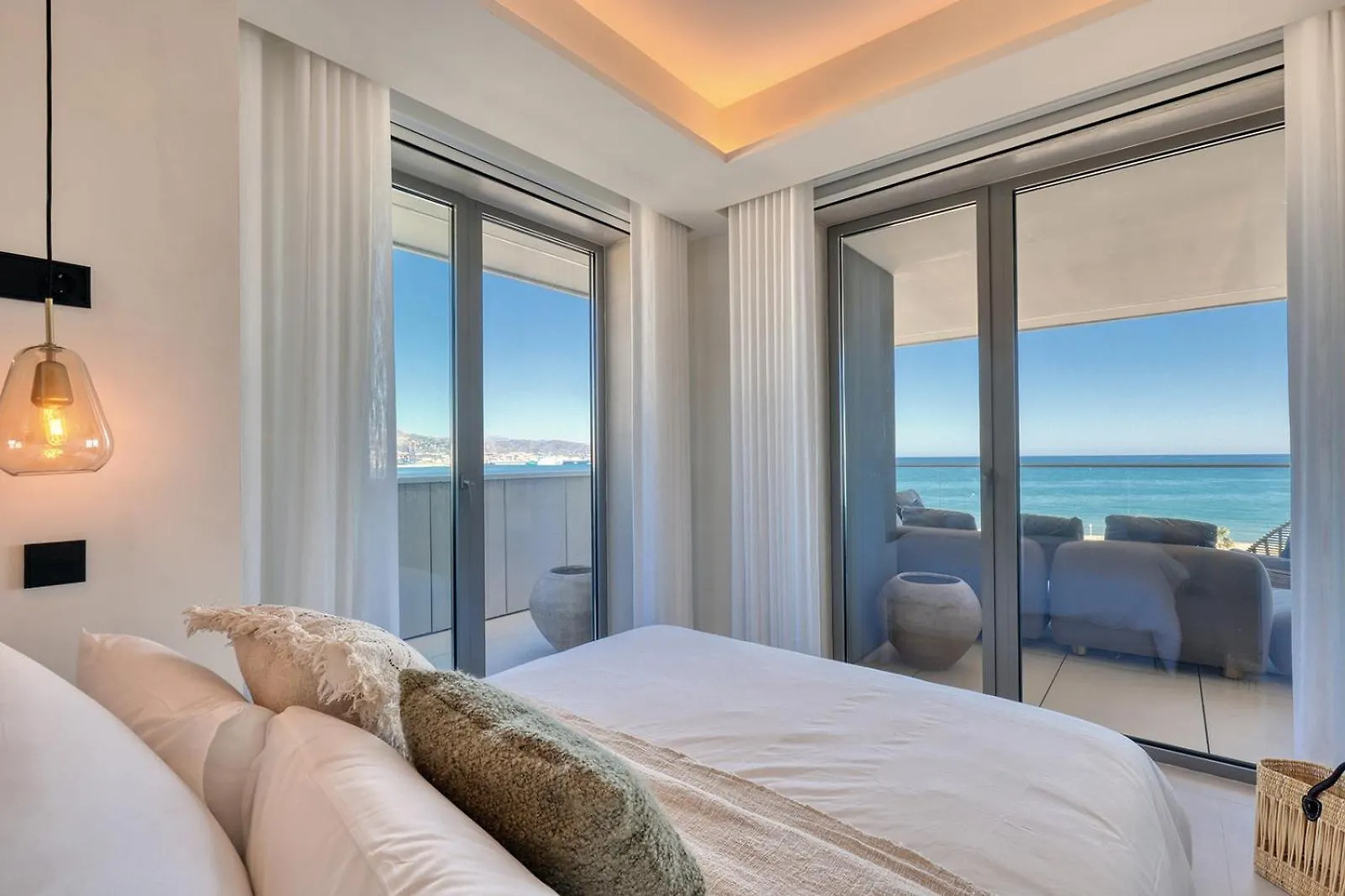 Luxury Beach Front 2 Bed Apartment In Malaga Towers