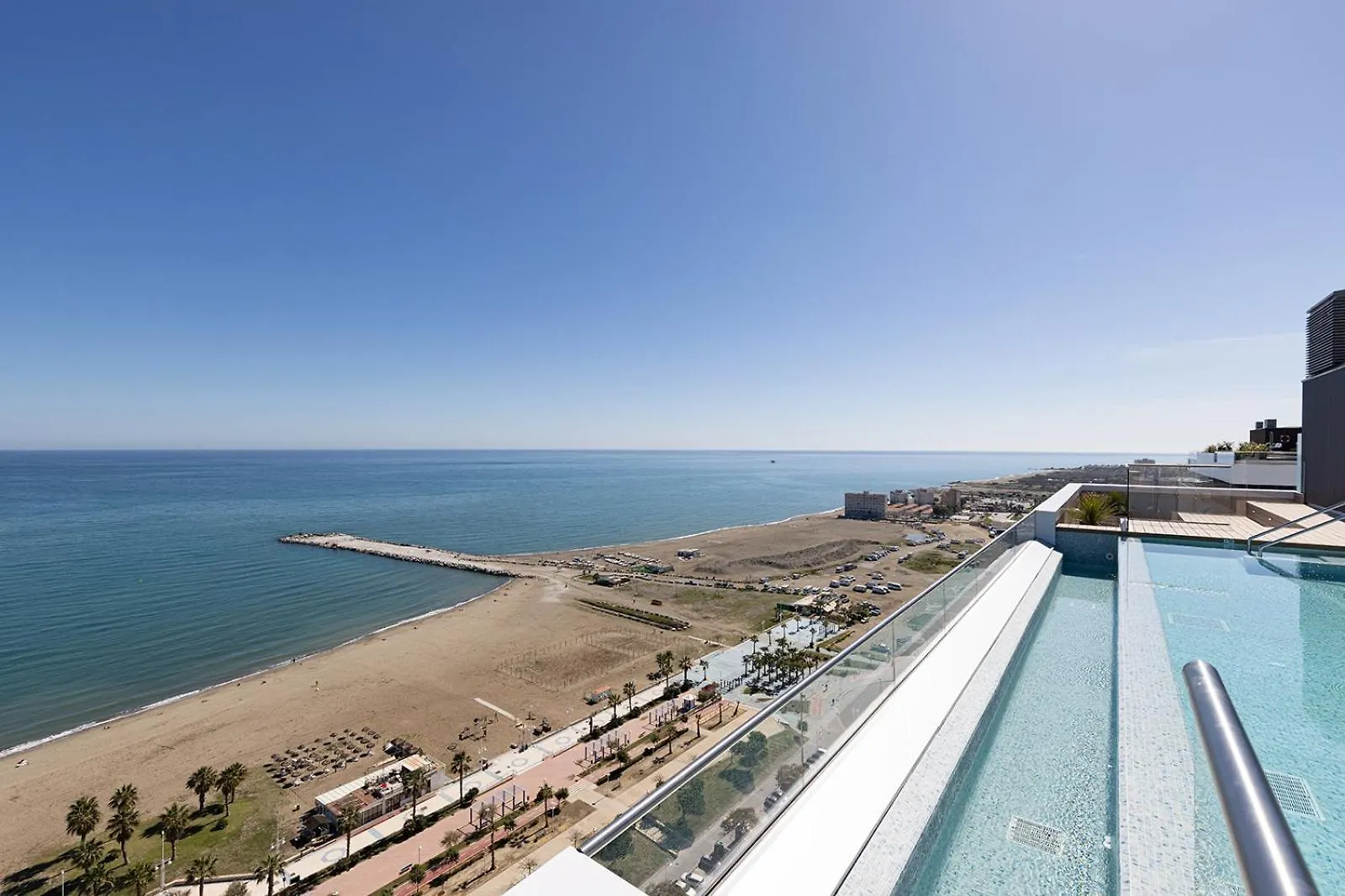 Luxury Beach Front 2 Bed Apartment In Malaga Towers