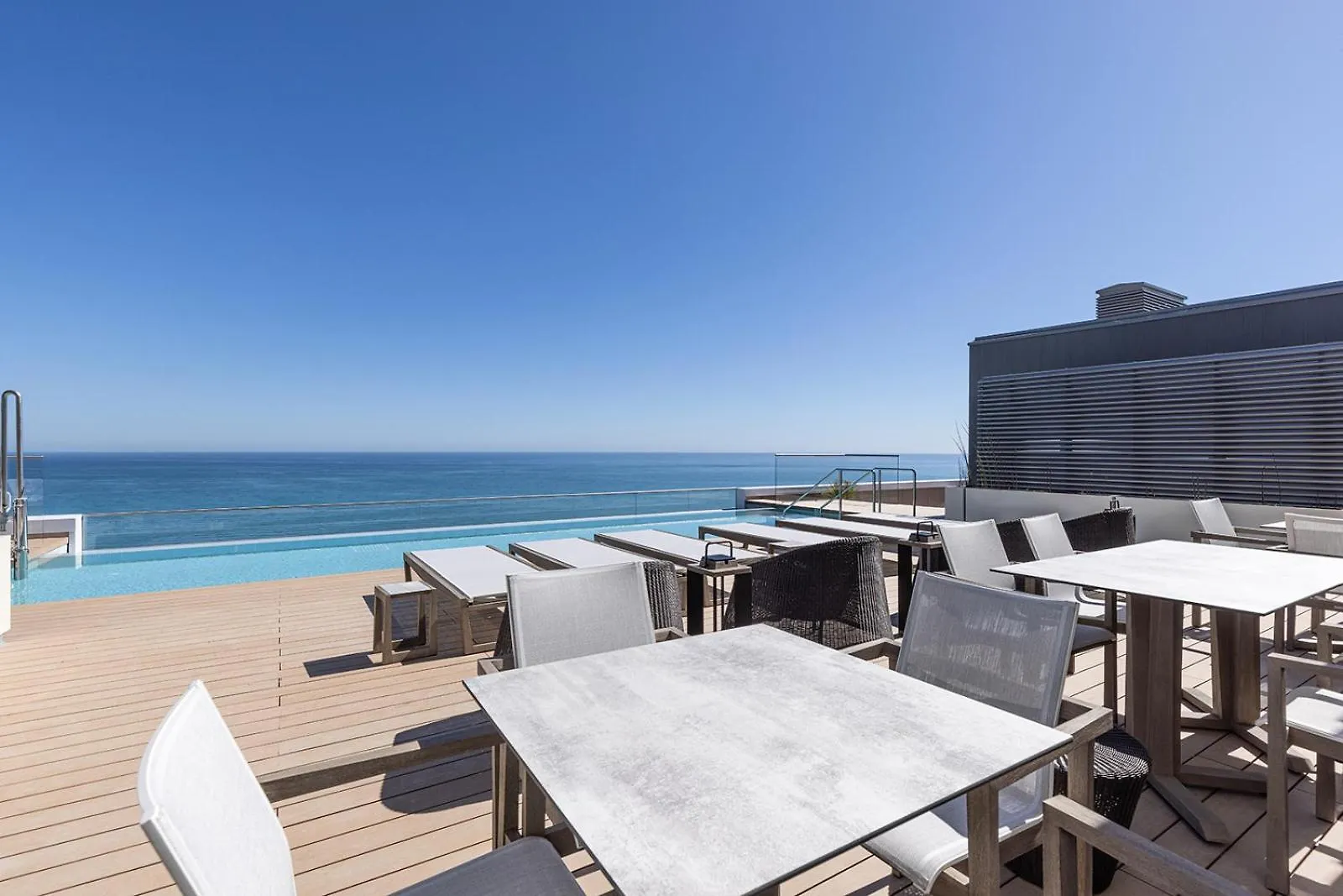 Luxury Beach Front 2 Bed Apartment In Malaga Towers
