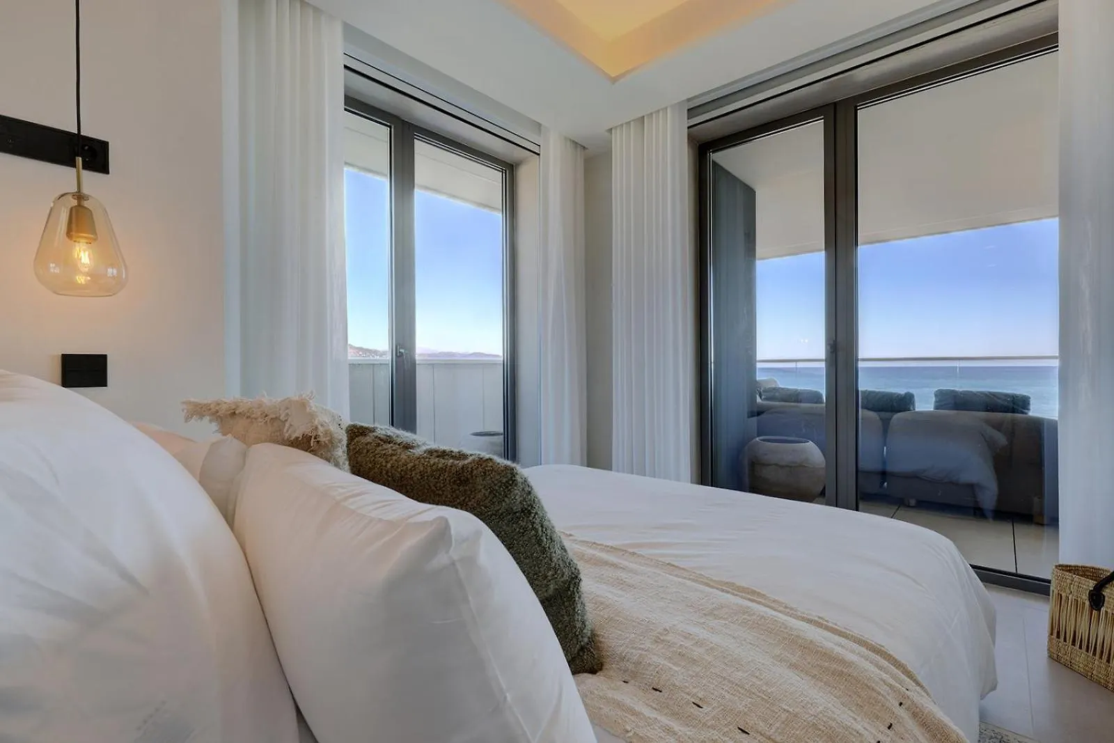 Luxury Beach Front 2 Bed Apartment In Malaga Towers
