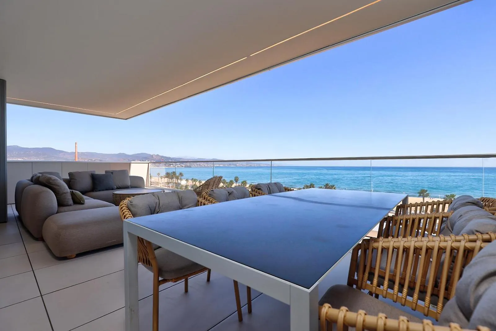 Luxury Beach Front 2 Bed Apartment In Malaga Towers Spain