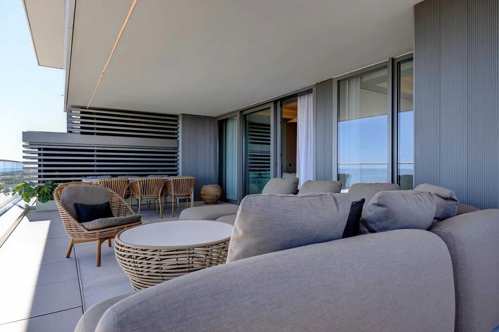Luxury Beach Front 2 Bed Apartment In Malaga Towers