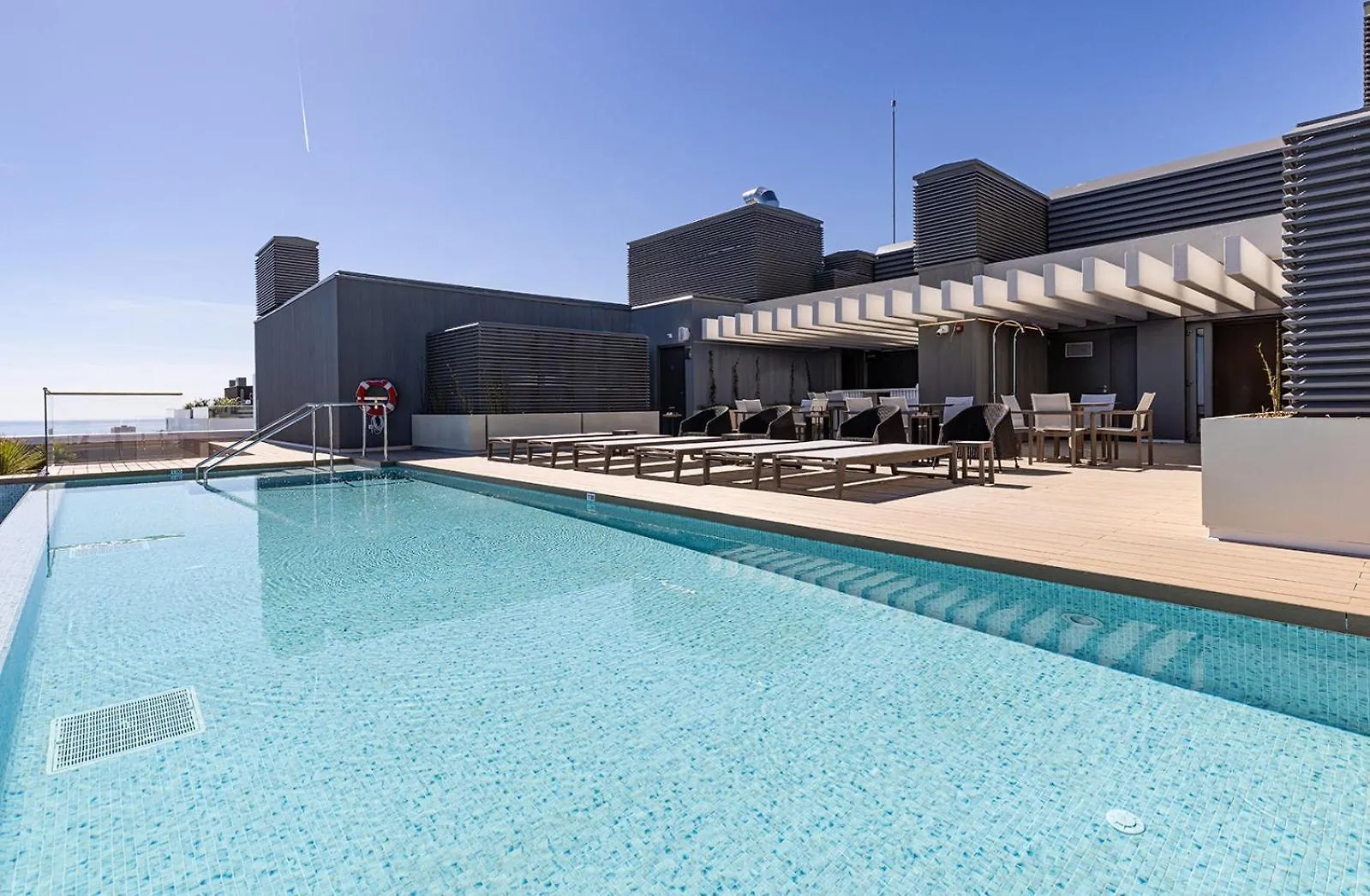 Luxury Beach Front 2 Bed Apartment In Malaga Towers